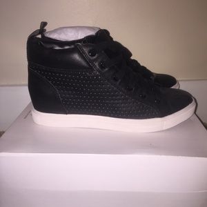 Steve Madden Hidden Wedge Sneakers Latte Black NW